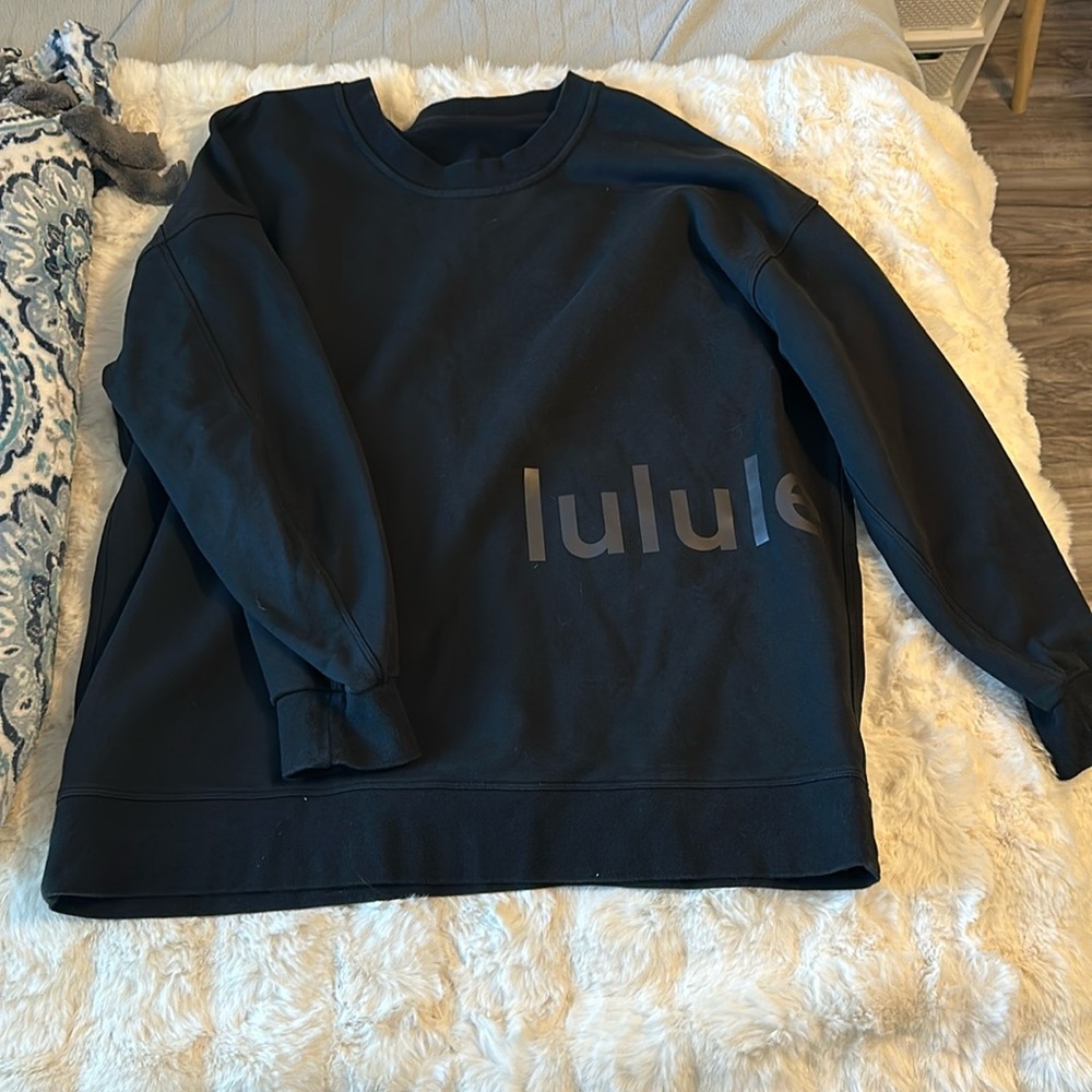 Black Lululemon crewneck